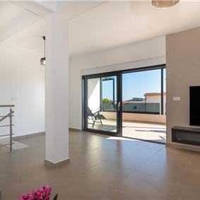 4 Bedroom Villa with Pool near Vodice town, Sibenik Riviera, sleeps 8